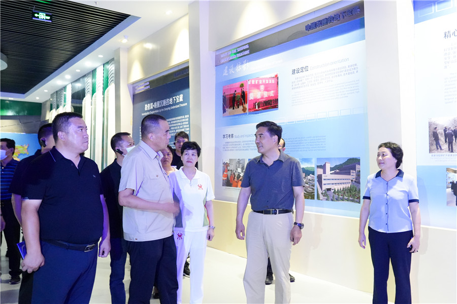12-2022年8月，省委常委、省委統(tǒng)戰(zhàn)部長孫雪濤帶領(lǐng)帶領(lǐng)全省黨外代表人士考察團蒞臨金徽股份調(diào)研指導。.jpg