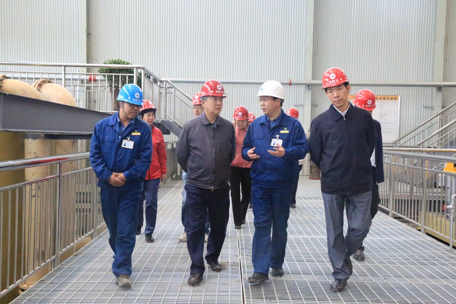 20-2016年5月，國家水利部原副部長朱登銓一行蒞臨金徽股份調(diào)研項目建設(shè)工作。.jpg