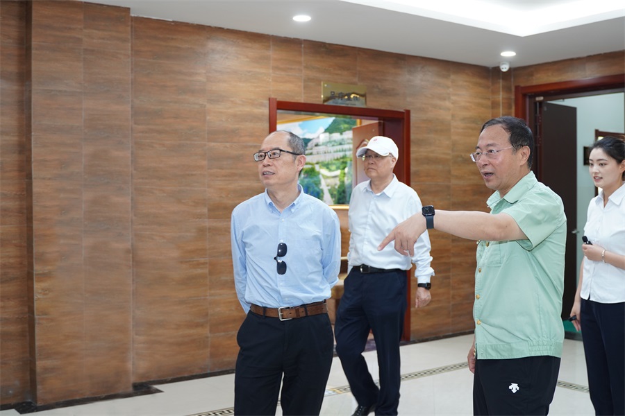 2024.06.23重慶市政協(xié)副主席、民盟市委會主委杜惠平蒞臨金徽股份調(diào)研.jpg